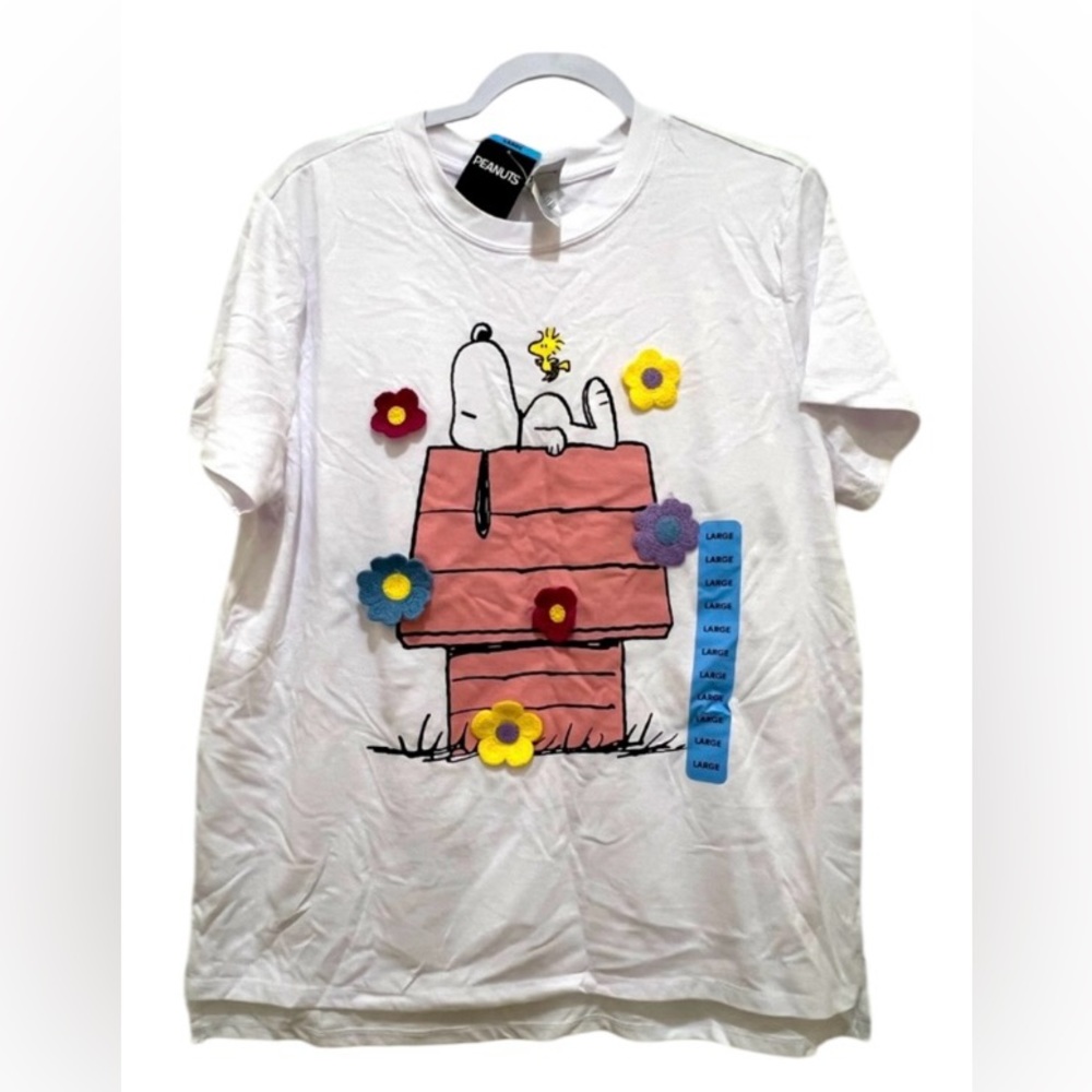 NWT Peanuts Comic Relief women’s Large short sleeve white Tee shirt